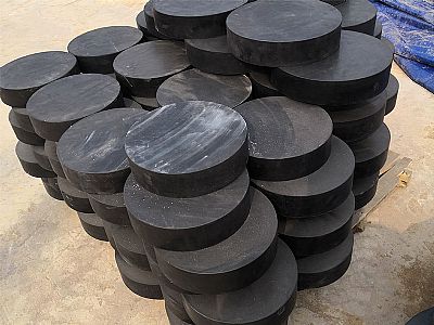 桦甸市板式橡胶支座由若干层橡胶片与薄钢板经加压硫化